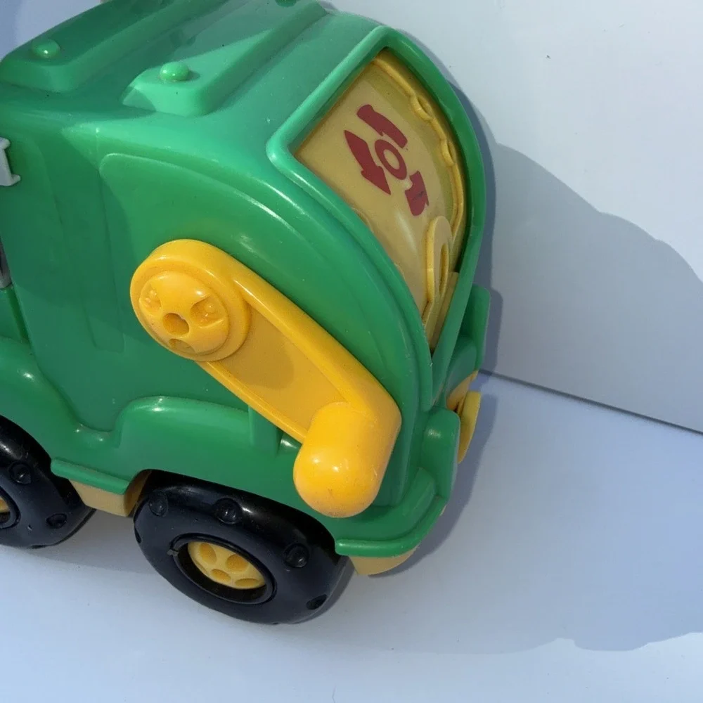 Vtg 2001 Little People GARBAGE TRUCK Sounds Toy Fisher Price‎ 77982 Recycling